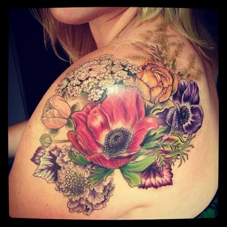 51 Marvelous Vintage Shoulder Flower Tattoos