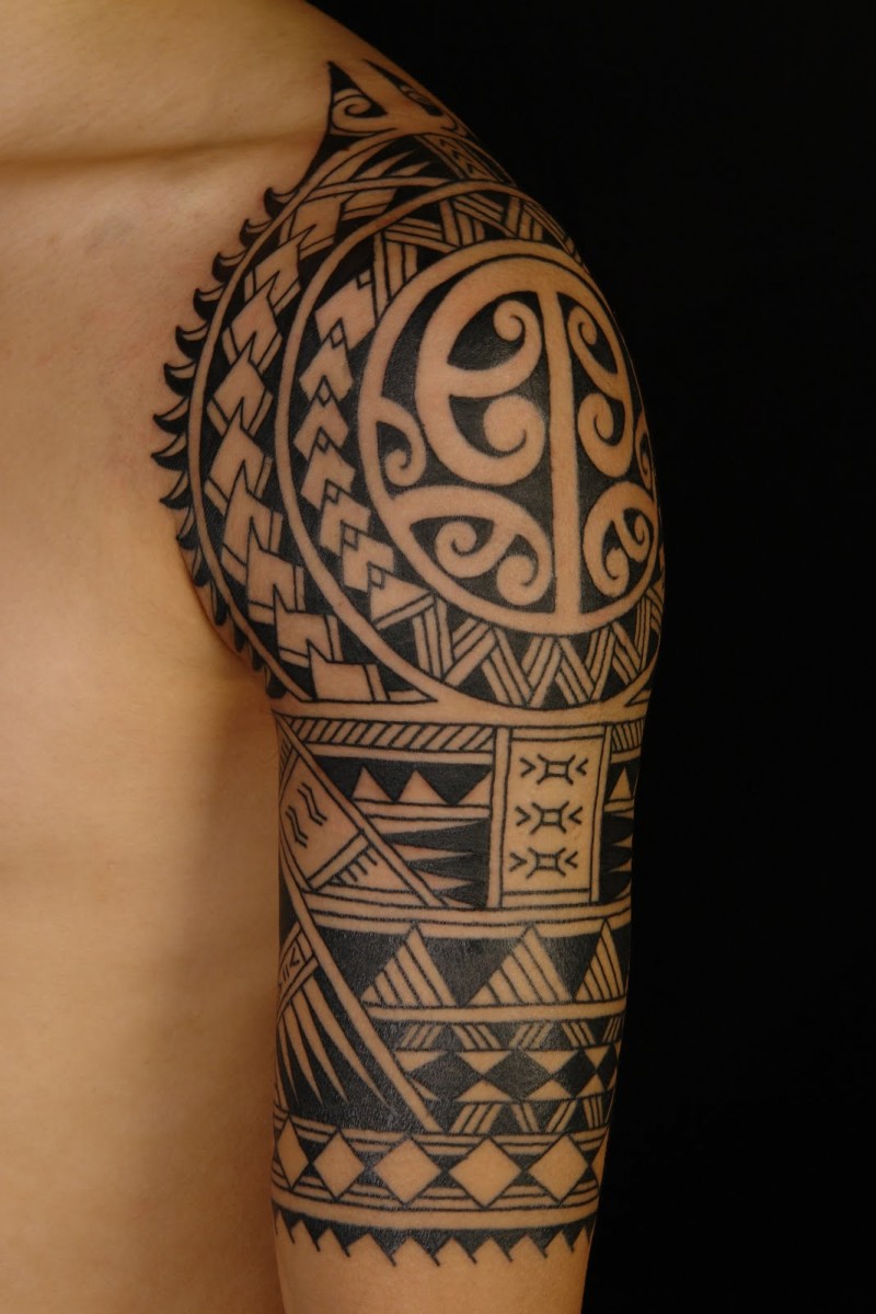 Nice Celtic Maori Shoulder Tattoo st46075