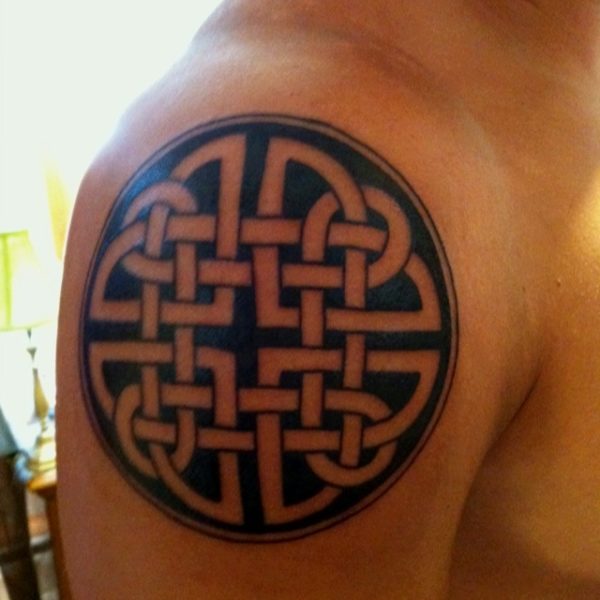 Amazing Celtic Tattoo On Shoulder