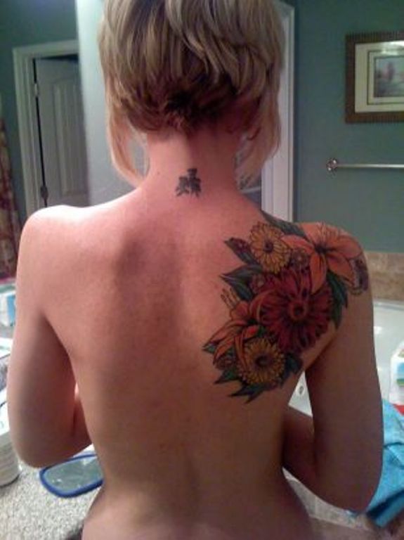 Amazing Hibiscus Tattoo On Back Shoulder
