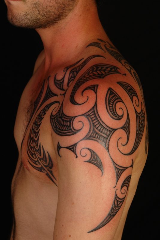 Amazing Maori Shoulder Tattoo