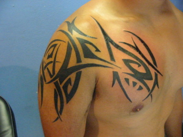 Amazing Tribal Shoulder Tattoo