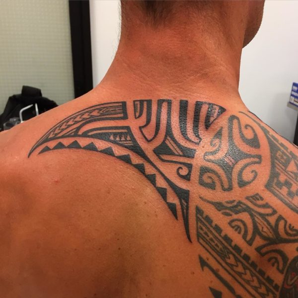 Amazing Tribal Tattoo On Man Shoulder