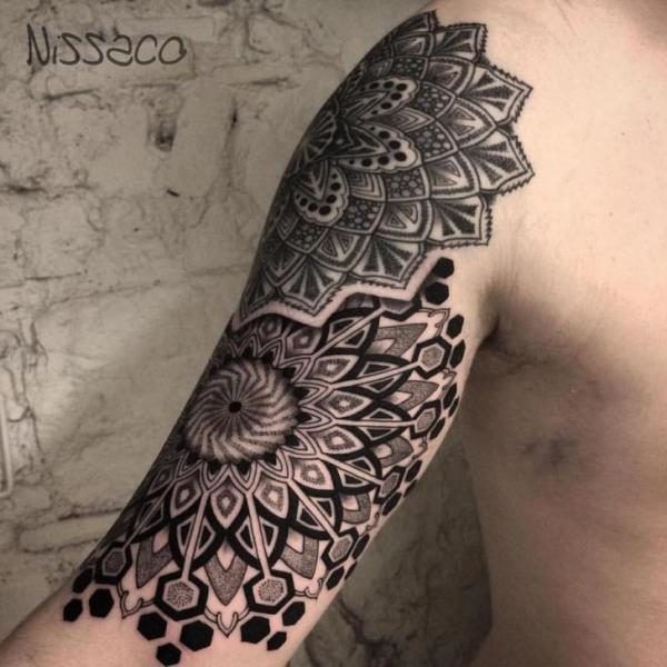 Attractive Geometric Shoulder Tattoo