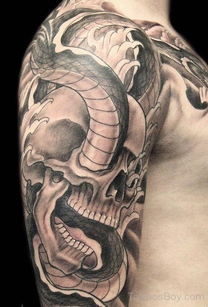 Awesome Dragon Tattoo On Right Shoulder