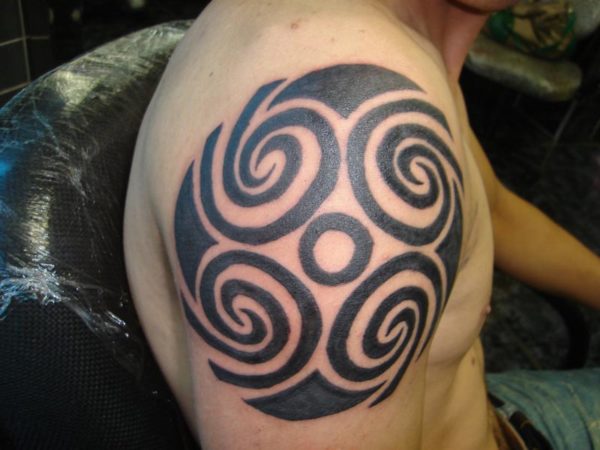Black Maori Tattoo On Right Shoulder