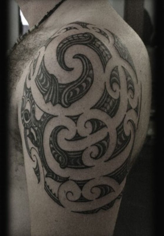 Black Maori Tattoo On Shoulder