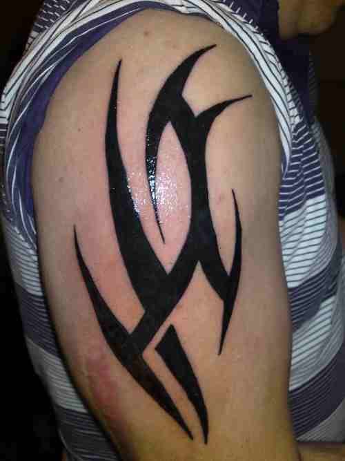 Black Tattoo On Right Shoulder