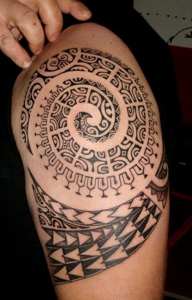 Circular Maori Tattoo Design