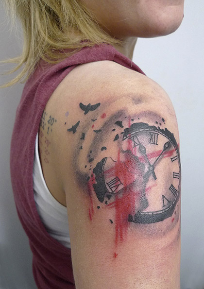 Clock Tattoo On Right Shoulder