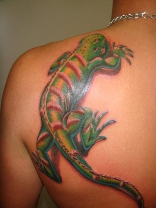 Colored Lizard Shoulder Blade Tattoo