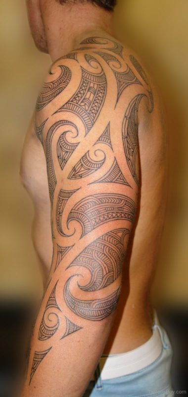 Cool Tribal Shoulder Tattoo