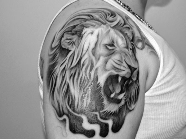Crawling Lion Tattoo On Right Shoulder