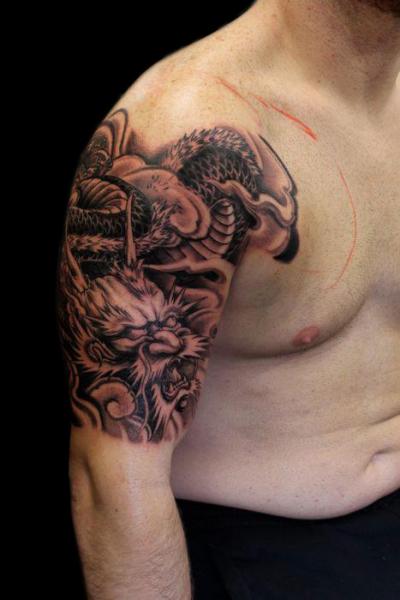 Dragon Tattoo On Right Shoulder 