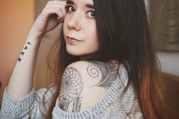 Dream Catcher Design Tattoo On Girl Shoulder