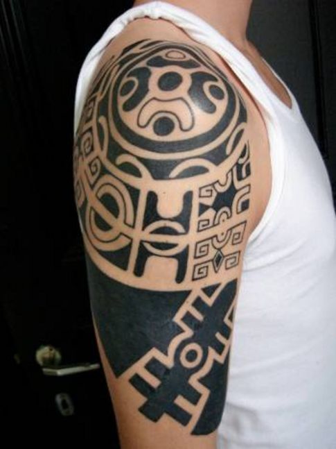 Hawaiian Tribal Tattoo On Right Shoulder