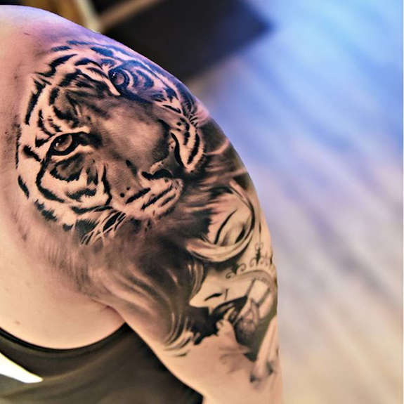 Lion Face Tattoo On Shoulder