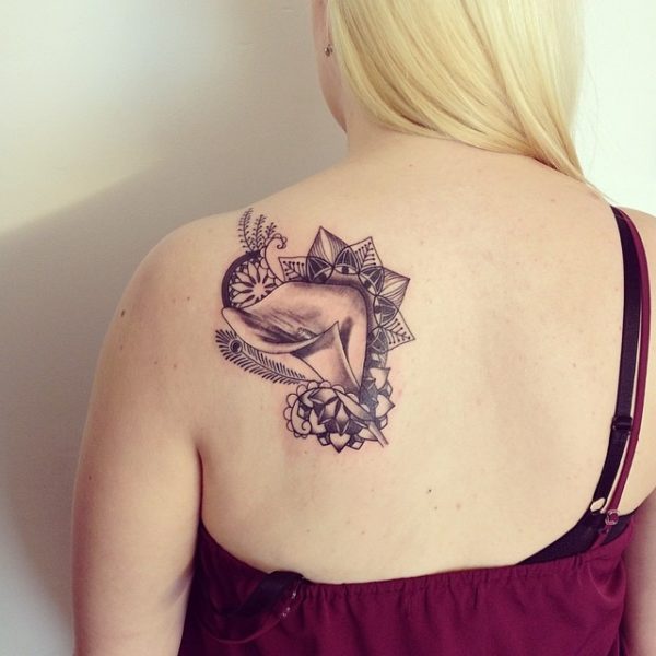 Lovely Designer Shoulder Blade Tattoo