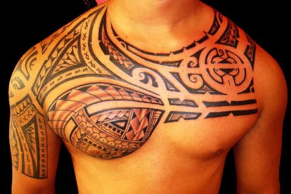Lovely Hawaiian Tattoo In Front Shoulder