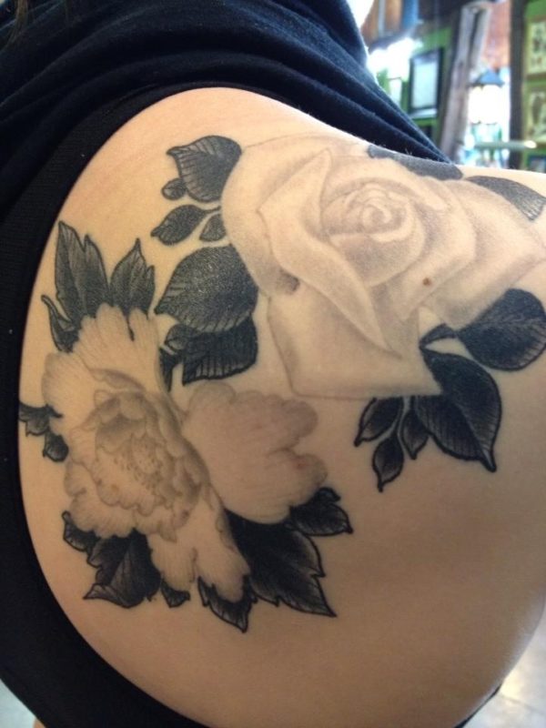 Lovely Rose Shoulder Blade Tattoo