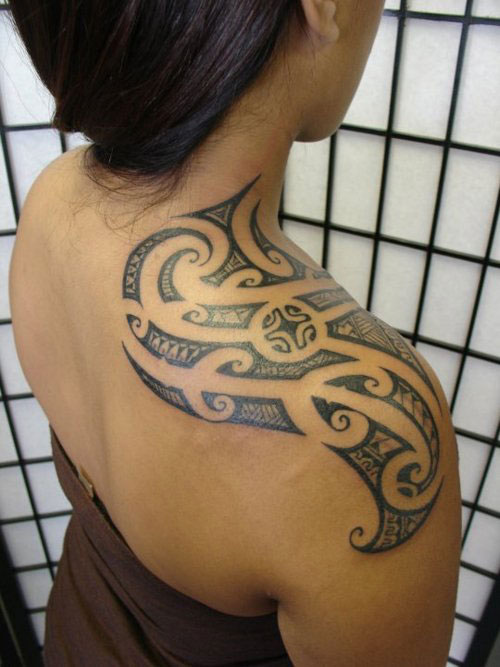 Lovely Tribal Tattoo On Right Shoulder