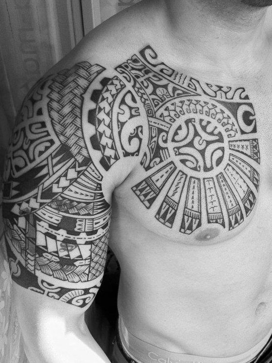 Maori Designer Tattoo On Right Shoulder
