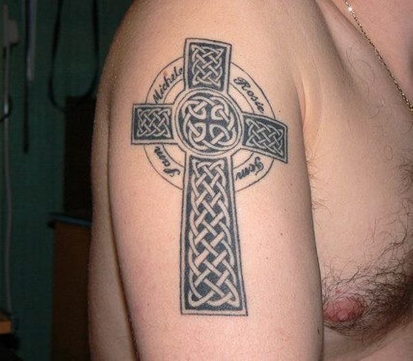 Nice Celtic Tattoo On Right Shoulder