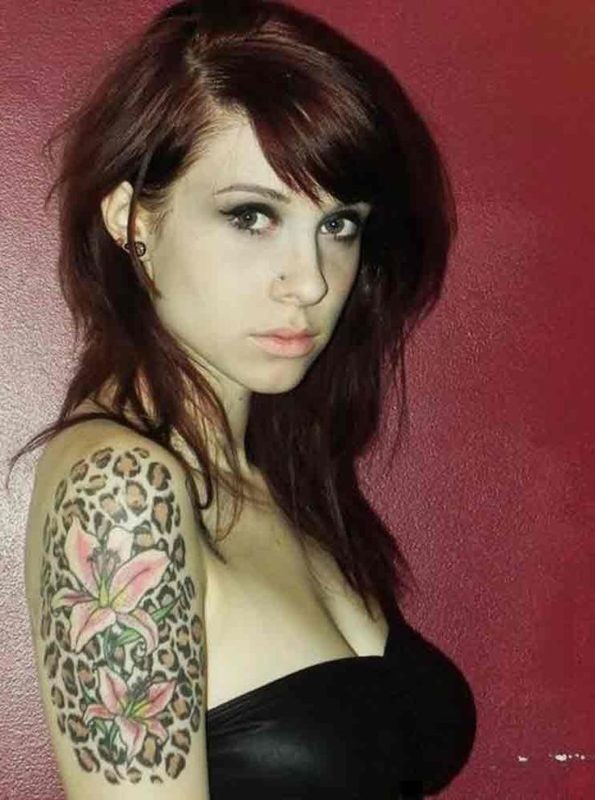 Nice Leopard Shoulder Tattoo