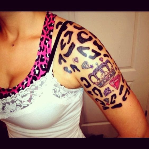 Nice Leopard  Tattoo On Shoulder