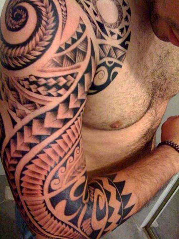 Nice Maori Tattoo On Right Shoulder