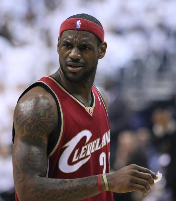 Nice Shoulder Tattoo Of Lebron James