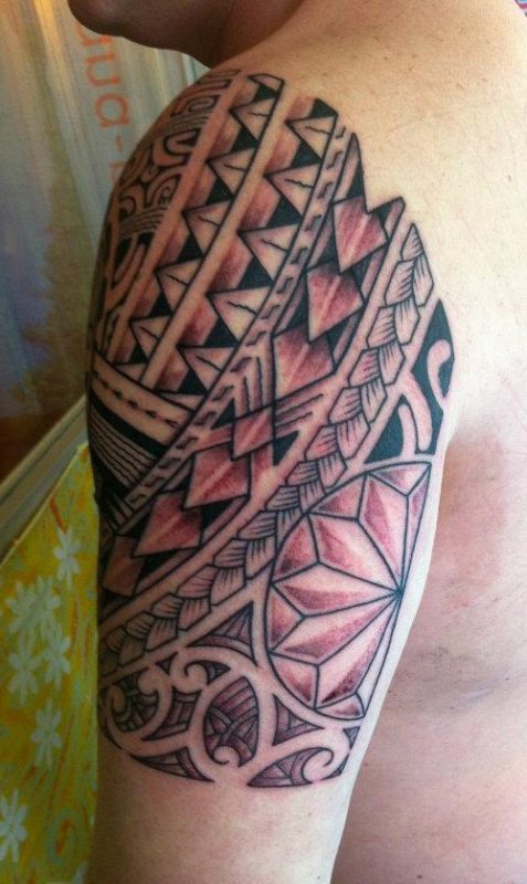 Red And Black Maori Shoulder Tattoo Designh