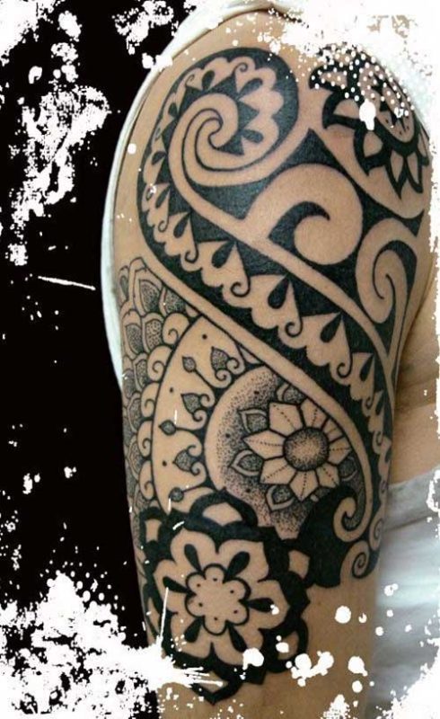Shoulder Maori Tattoo Style