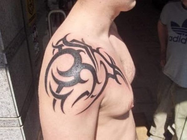 Shoulder Tribal Design Tattoo