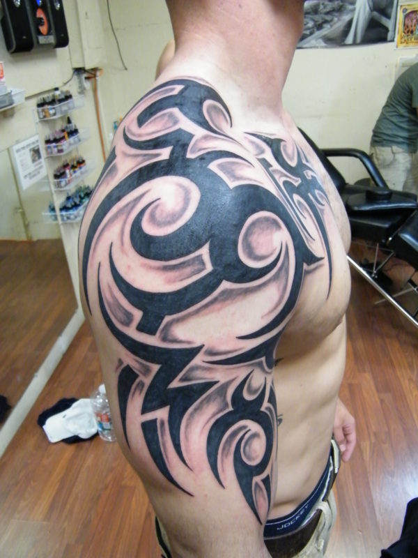 Shoulder Tribal Tattoo Design
