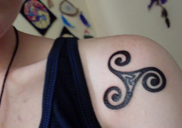 Simple Celtic Knot Tattoo On Right Front Shoulder