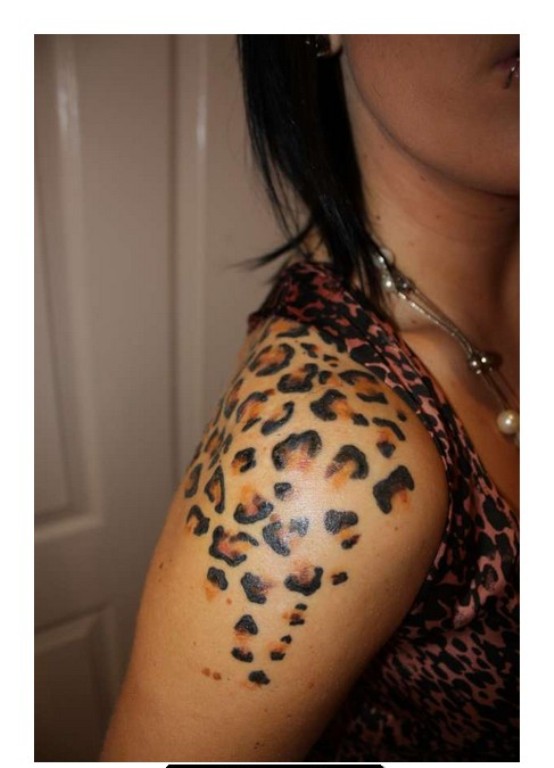 Stunning Leopard Print Tattoo On Right Shoulder