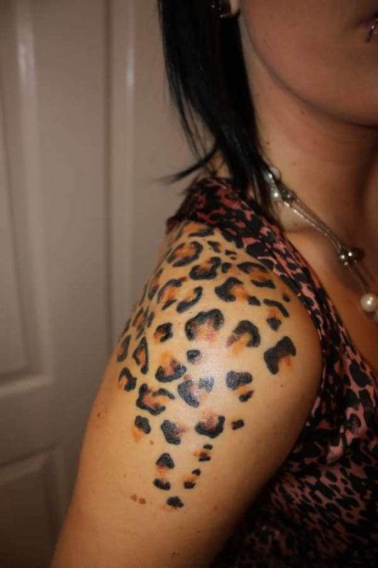 Stunning Leopard Shoulder Tattoo