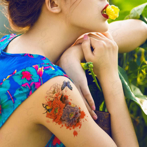 Stunning Vintage Red Flower Shoulder Tattoo