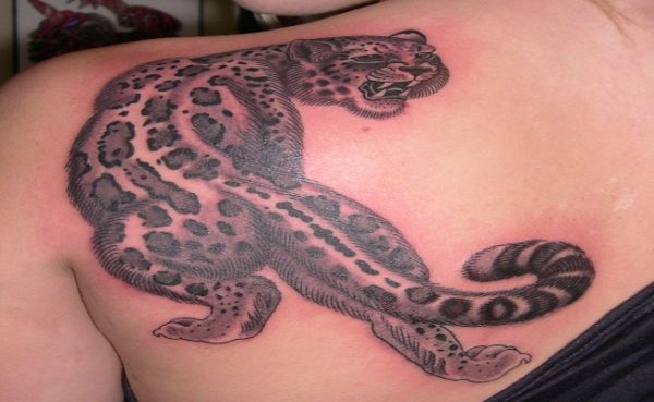 Stylish Leopard Tattoo On Back Shoulder