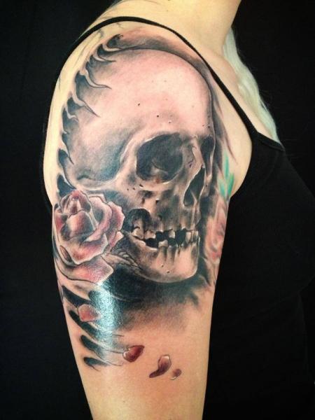 Stylish Skull Tattoo On Shoulder