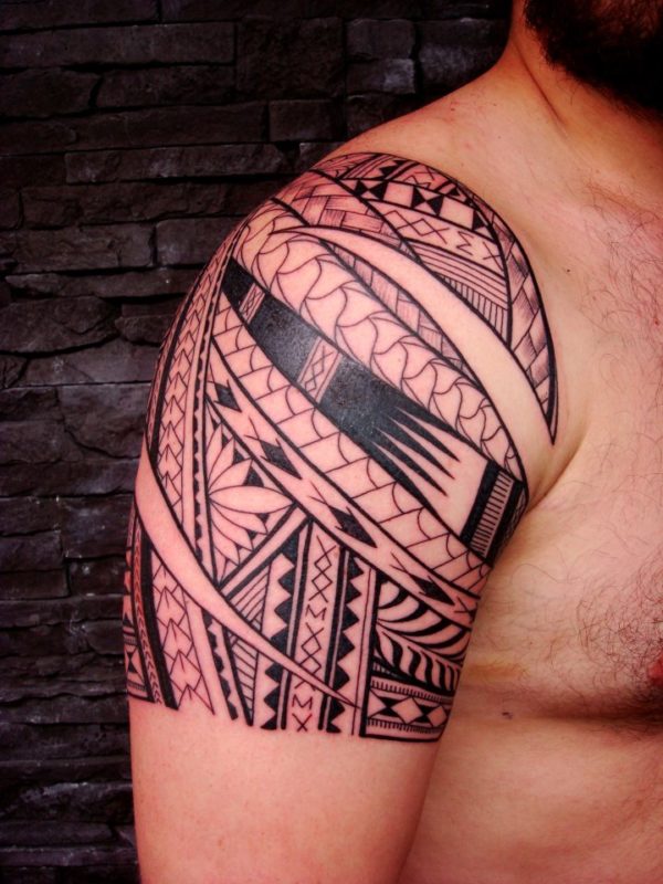 Tribal Maori Tattoo On Right Shoulder