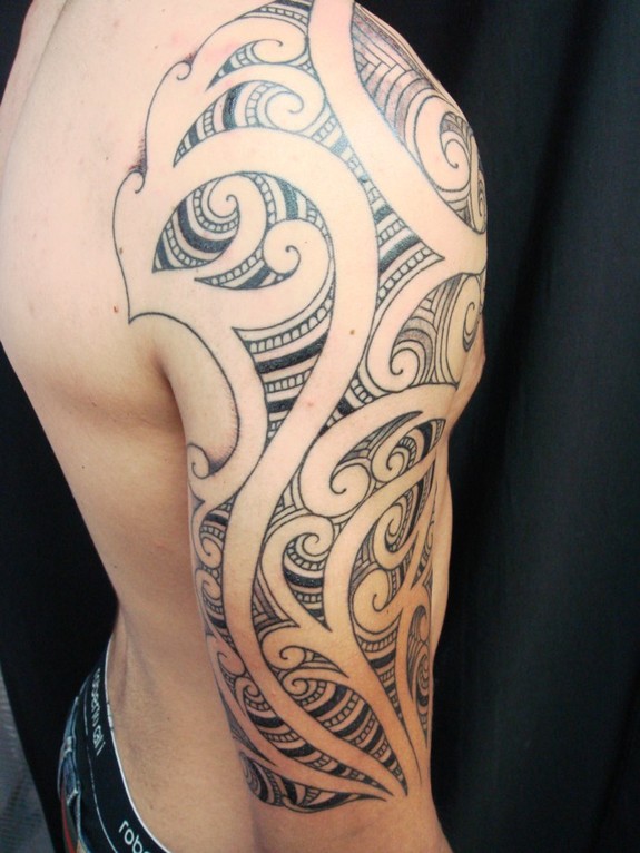 Wonderful Maori Shoulder Tattoo