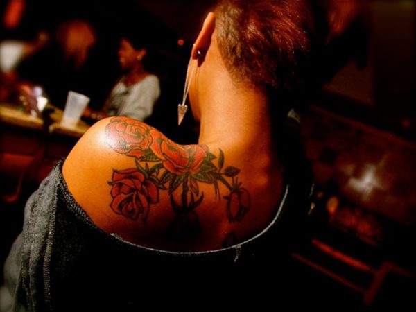 Wonderful Roses Tattoo On Shoulder Back